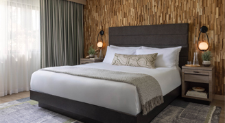 Casa Mani Resort Napa Valley, Curio Collection by Hilton Redwood Lawn room 1 bed.
