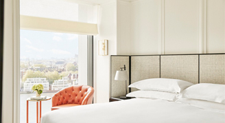 Image of a single bed alongside a window in a River-View Park Suite.
