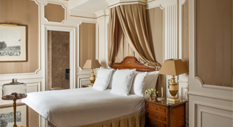 Deluxe room neutral tone