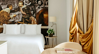 Deluxe room with art wall