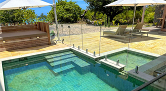 Villa with a hot tub and a pool 