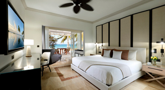Oceanfront Suite with a king bed and Private Pool