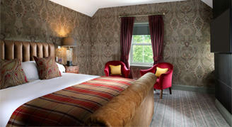Guest room with double bed